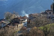 11 Vista sull'abitato del piccolo borgo antico di Alino